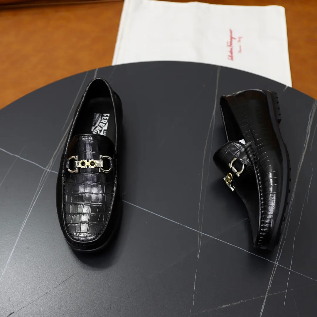 Men's shoes: 260🙅‍♂️🙅‍♂️🙅‍♂️Niuli Brand: Ferragamo Standard code: Men's code 38/44 (45 customized) Grade: Same as the official website Material: Original imported cowhide leather lining Original wear-resistant lightweight outsole Style category: Men's casual slip-on shoes Distinguished luxury brand elements top luxury Color: Actual picture color
